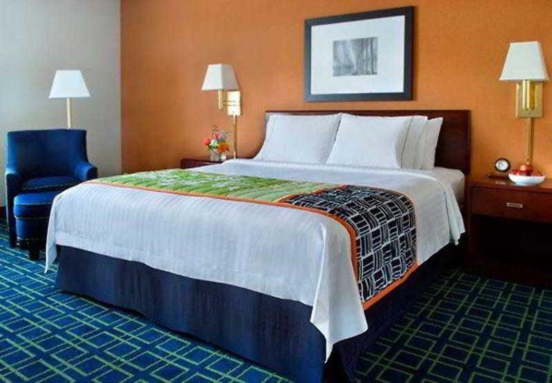 Fairfield Inn Manchester - Boston Regional Airport Exterior photo