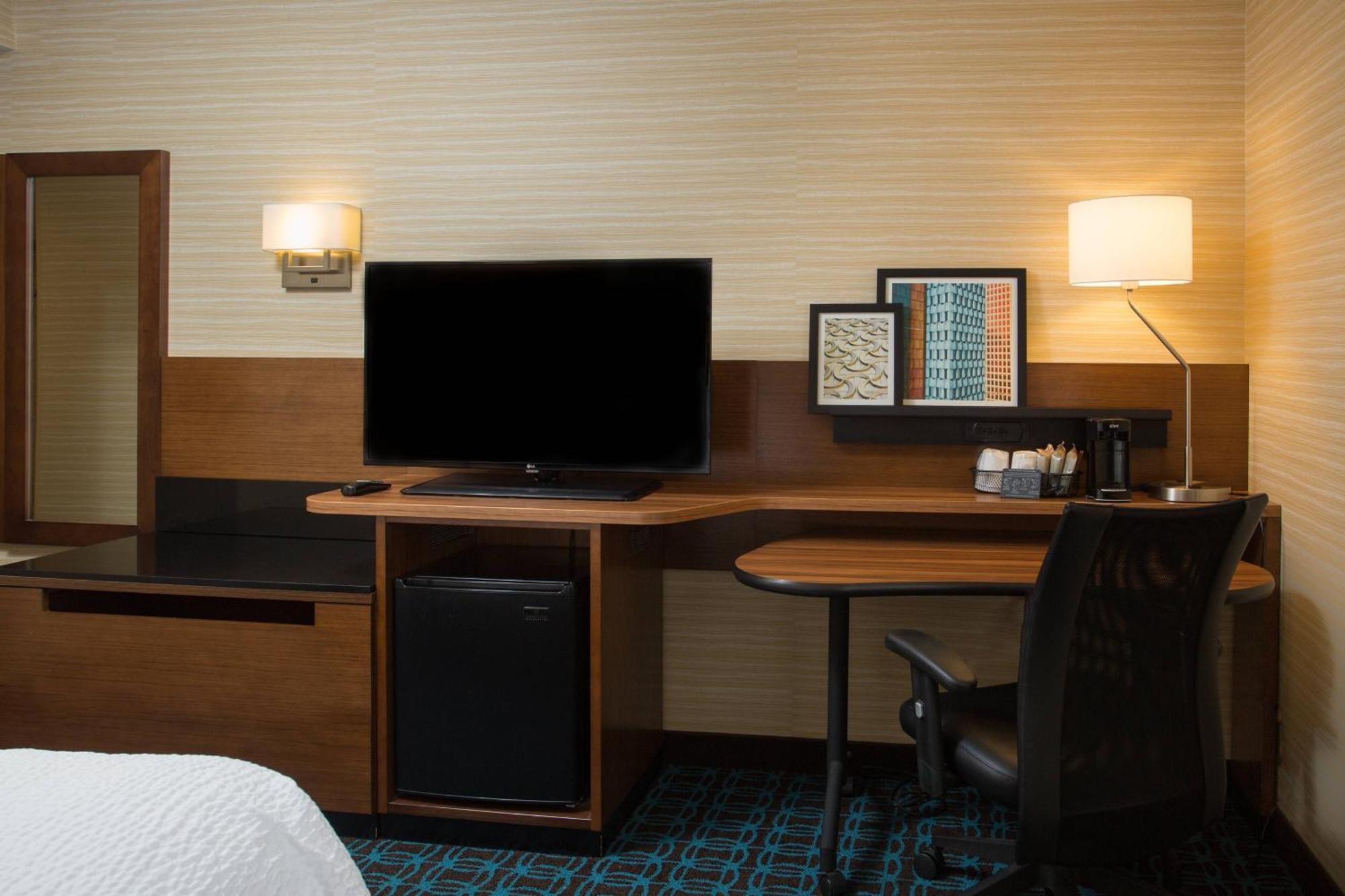 Fairfield Inn Manchester - Boston Regional Airport Exterior photo
