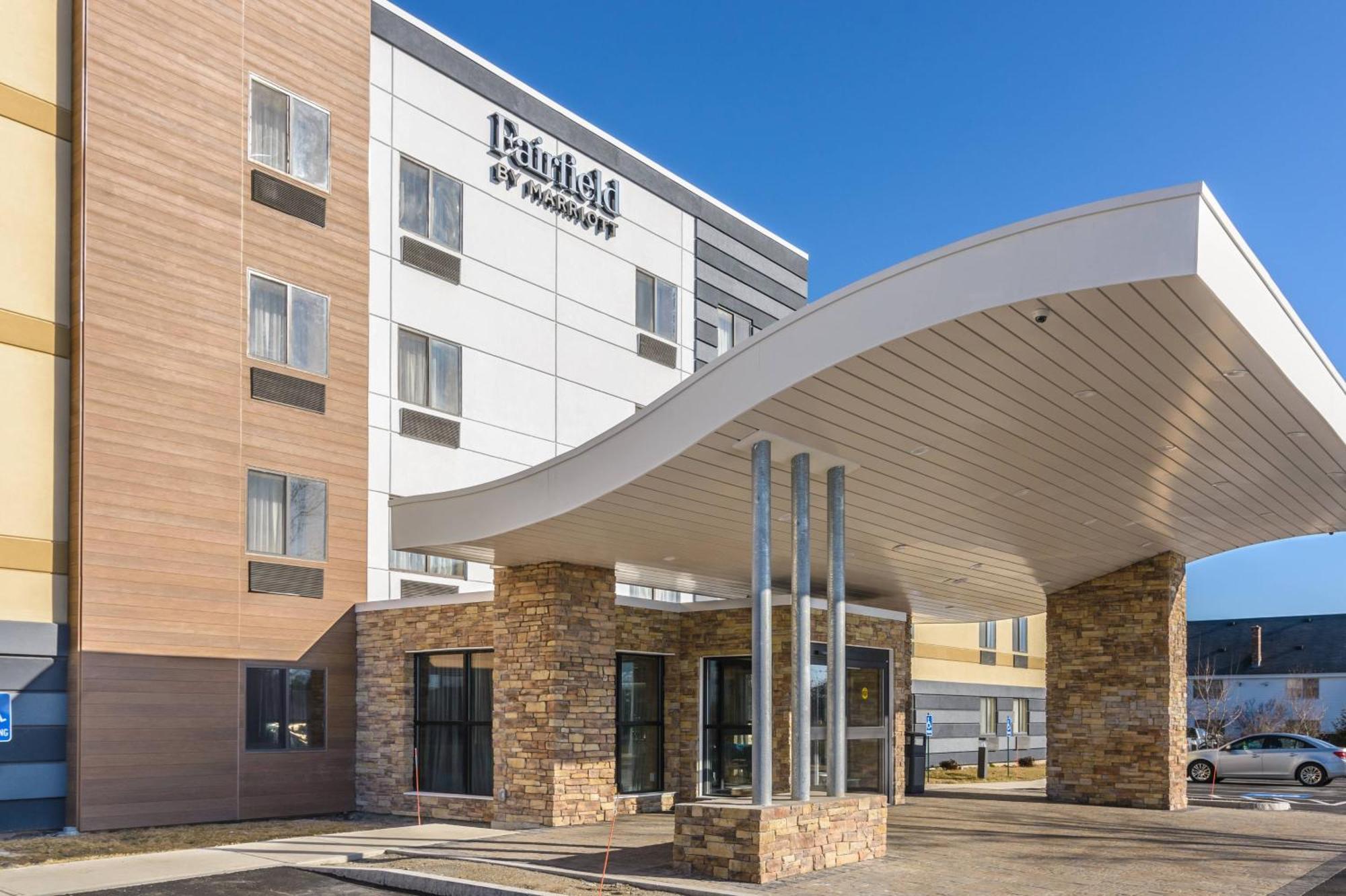 Fairfield Inn Manchester - Boston Regional Airport Exterior photo