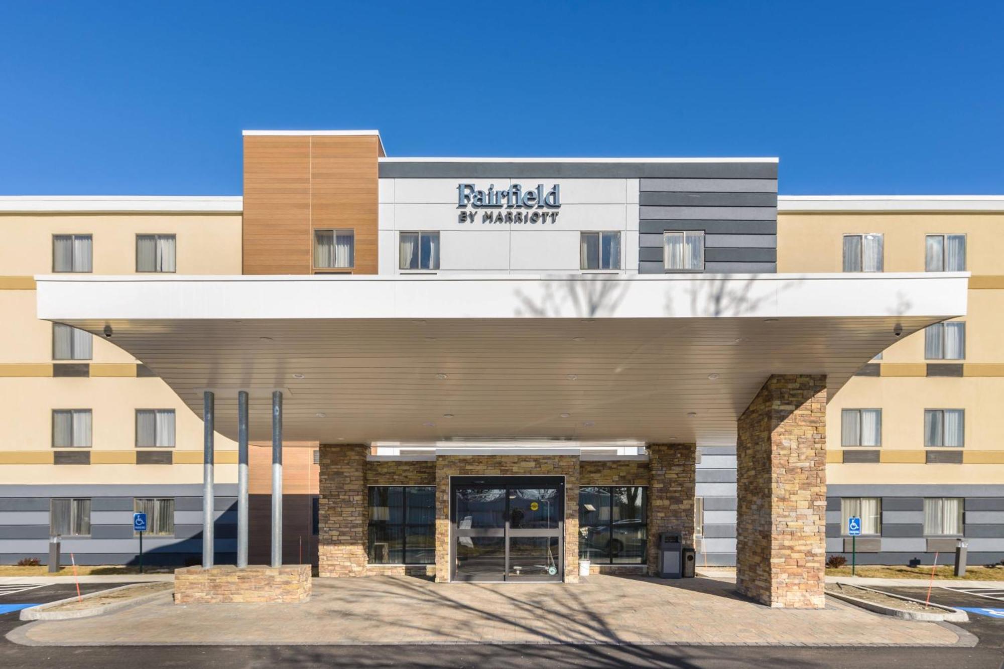 Fairfield Inn Manchester - Boston Regional Airport Exterior photo